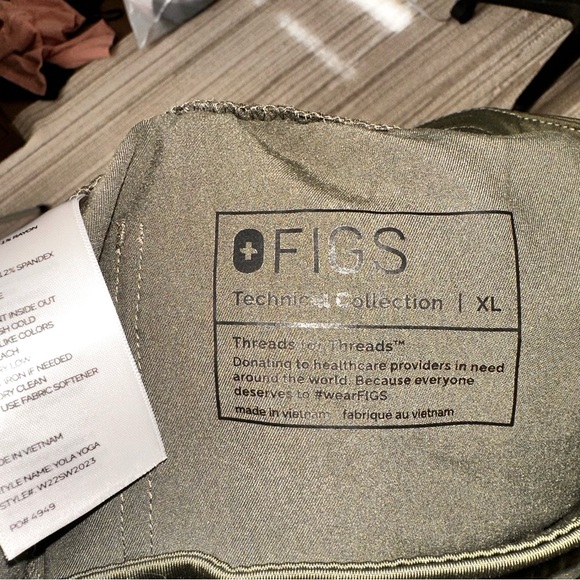 Figs moss yola scrub pants - Picture 3 of 3